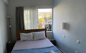 Theo Apartments